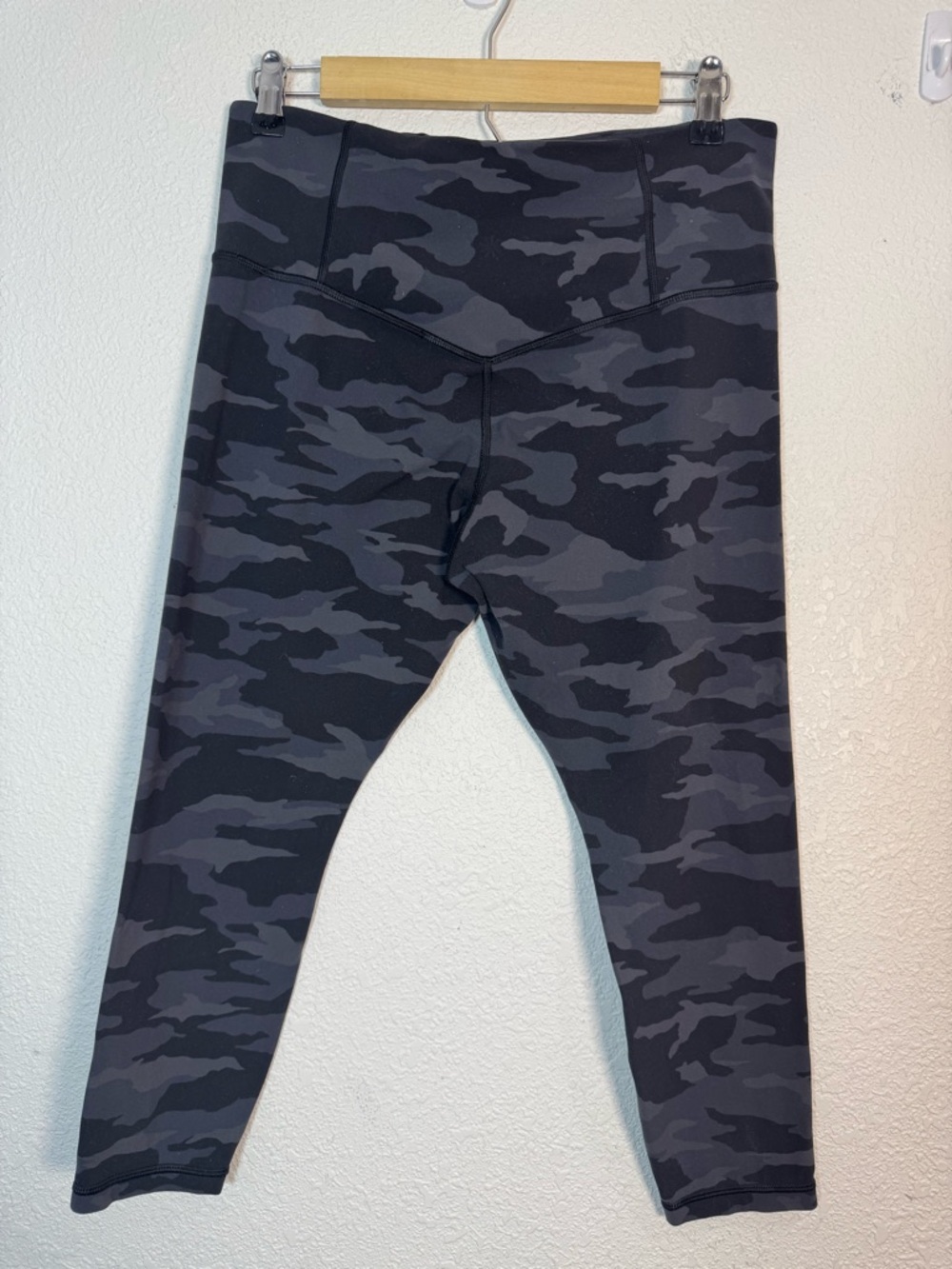 Athleta camo elation 7/8 tight leggings LP